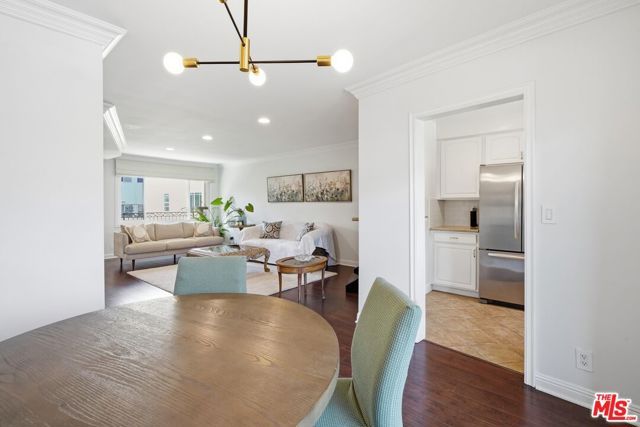 11646 Chenault Street 19, Los Angeles, CA 90049