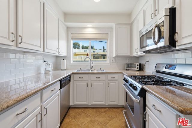 11646 Chenault Street 19, Los Angeles, CA 90049