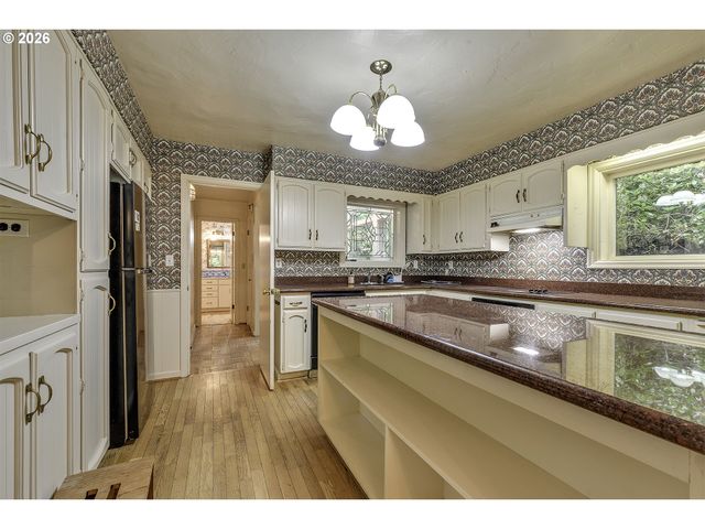 5830 Nw CORNELL Rd, Portland, OR 97210