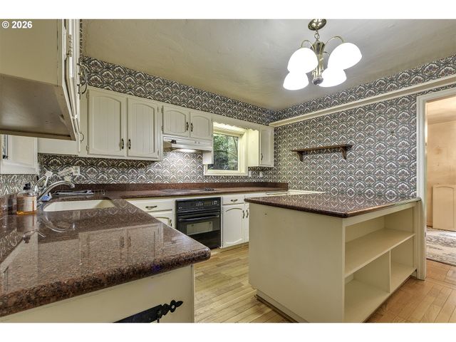 5830 Nw CORNELL Rd, Portland, OR 97210