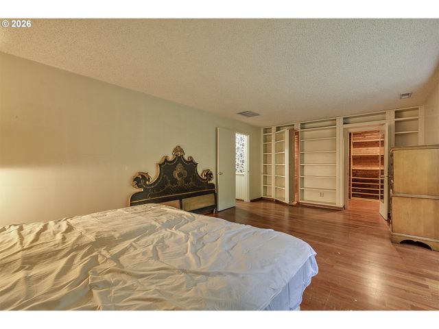 5830 Nw CORNELL Rd, Portland, OR 97210