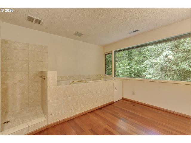 5830 Nw CORNELL Rd, Portland, OR 97210