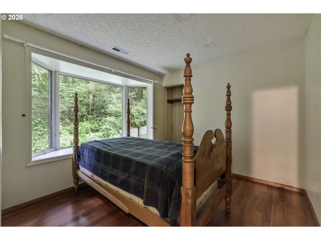 5830 Nw CORNELL Rd, Portland, OR 97210