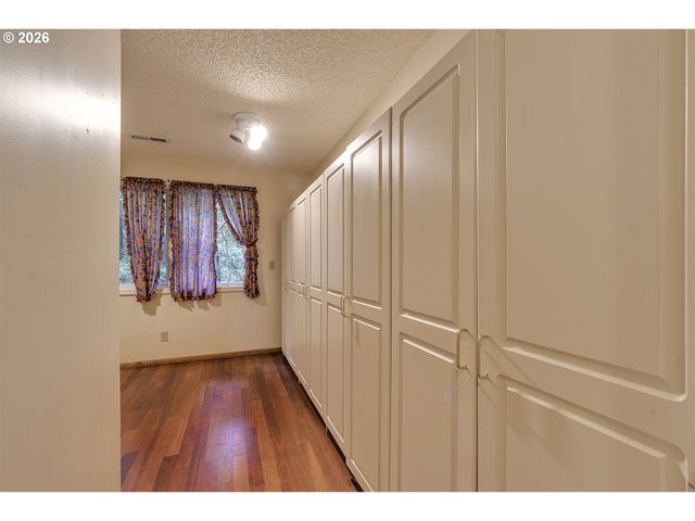 5830 Nw CORNELL Rd, Portland, OR 97210