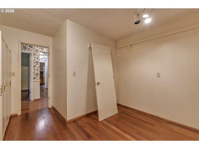 5830 Nw CORNELL Rd, Portland, OR 97210