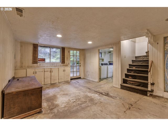 5830 Nw CORNELL Rd, Portland, OR 97210