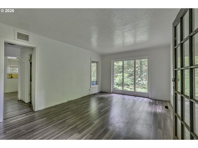 5830 Nw CORNELL Rd, Portland, OR 97210