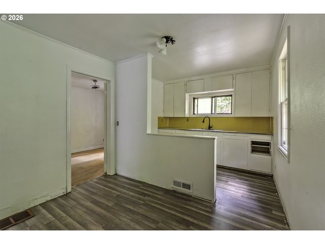 5830 Nw CORNELL Rd, Portland, OR 97210