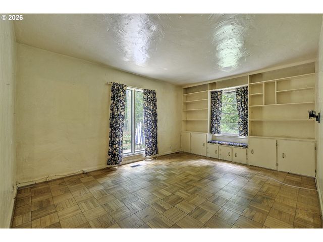 5830 Nw CORNELL Rd, Portland, OR 97210