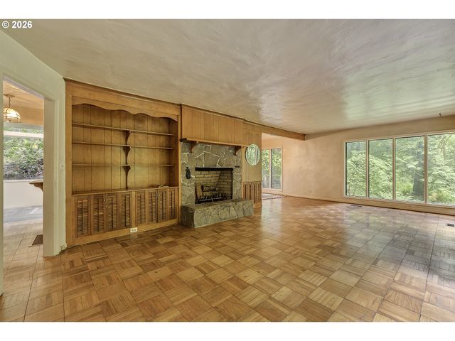 5830 Nw CORNELL Rd, Portland, OR 97210
