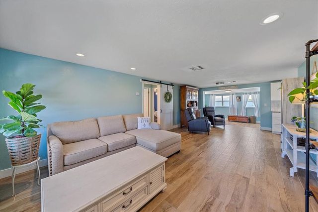 130 E SEMINOLE DRIVE, Venice, FL 34293