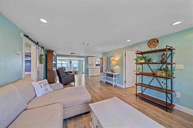 130 E SEMINOLE DRIVE, Venice, FL 34293