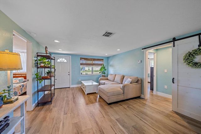 130 E SEMINOLE DRIVE, Venice, FL 34293