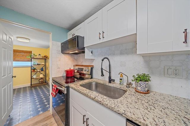 130 E SEMINOLE DRIVE, Venice, FL 34293