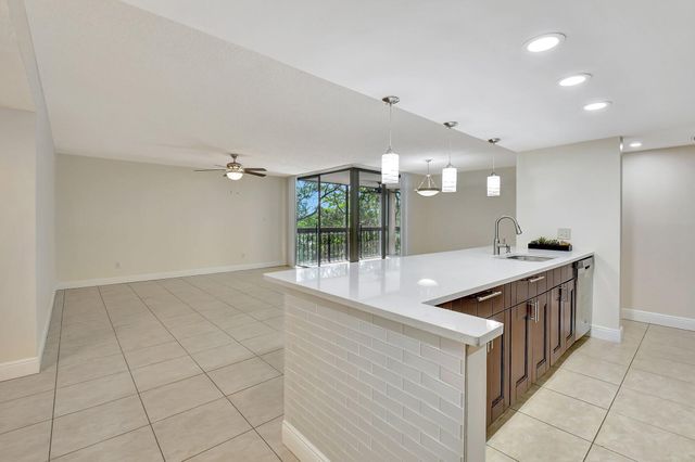 820 Lavers Circle G402, Delray Beach, FL 33444