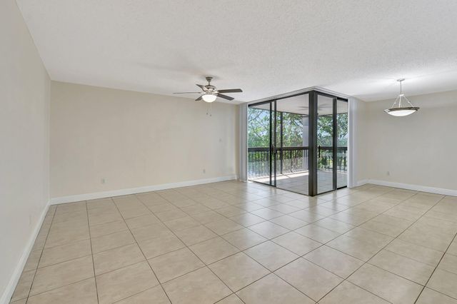 820 Lavers Circle G402, Delray Beach, FL 33444