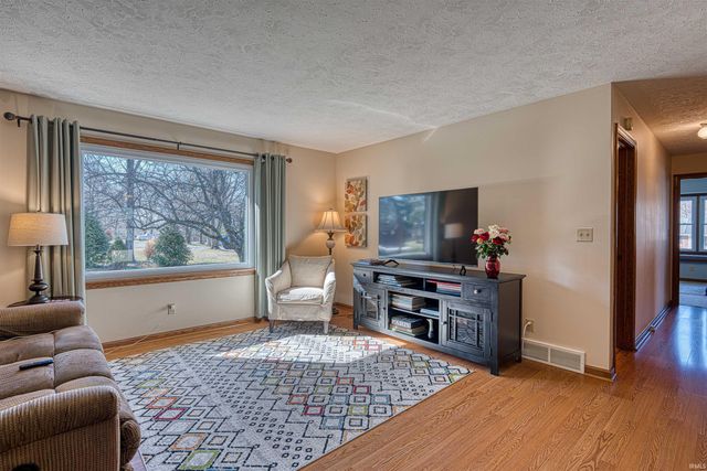 1879 W 3rd Street, Jasper, IN 47546