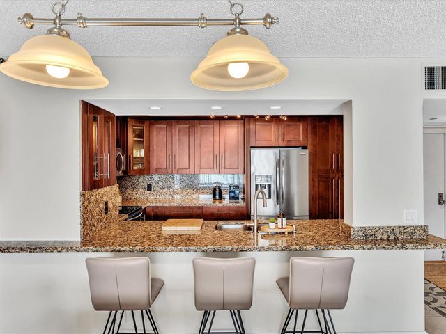1150 Hillsboro Mile 1008, Hillsboro Beach, FL 33062