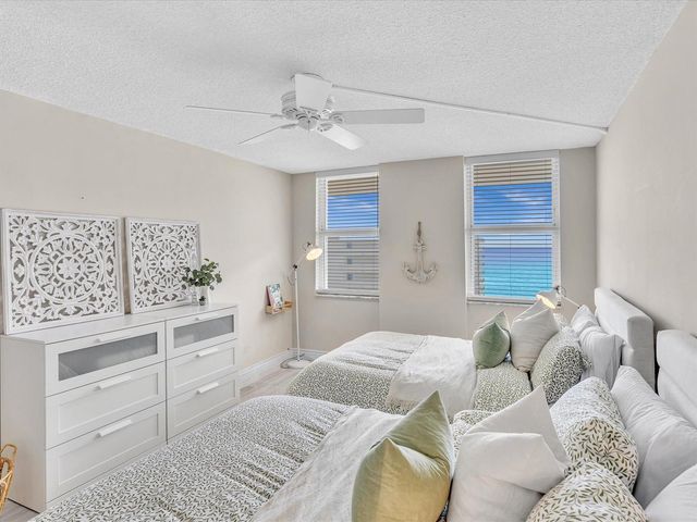 1150 Hillsboro Mile 1008, Hillsboro Beach, FL 33062