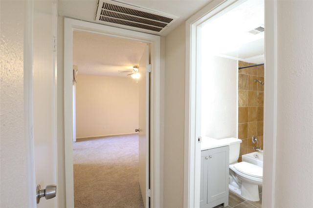 6601 Sands Point Drive 74, Houston, TX 77074