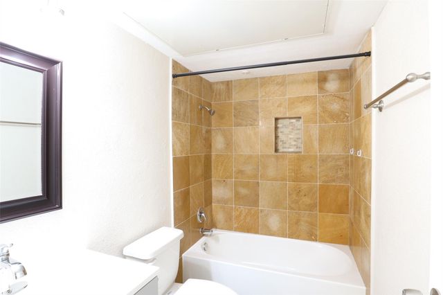 6601 Sands Point Drive 74, Houston, TX 77074