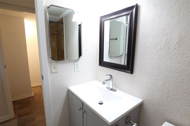 6601 Sands Point Drive 74, Houston, TX 77074