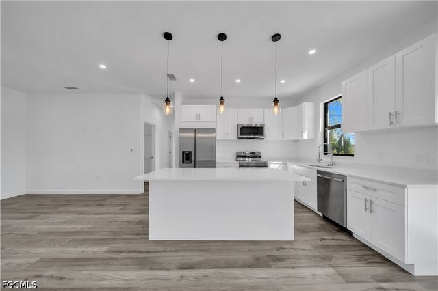 1924 NE 33rd LN, Cape Coral, FL 33909