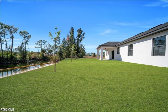 1924 NE 33rd LN, Cape Coral, FL 33909