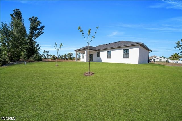 1924 NE 33rd LN, Cape Coral, FL 33909