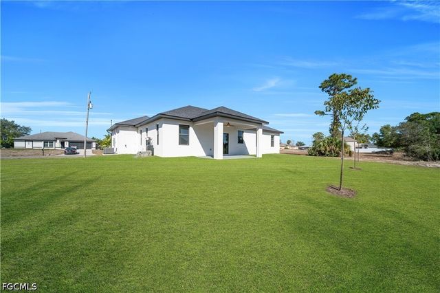1924 NE 33rd LN, Cape Coral, FL 33909