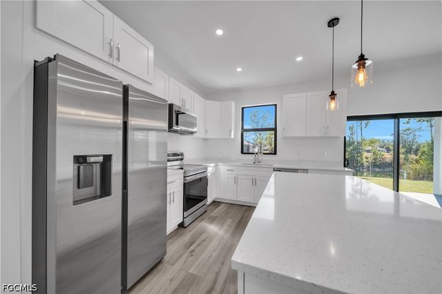 1924 NE 33rd LN, Cape Coral, FL 33909