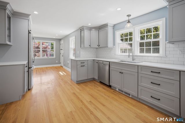 3 Knickerbocker Avenue, Norwalk, CT 06855