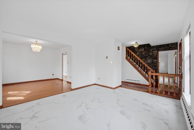 2092 HAWTHORNE LN, Hatfield, PA 19440