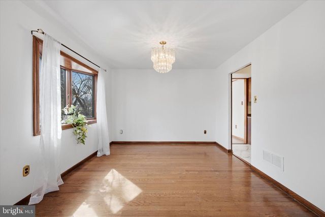 2092 HAWTHORNE LN, Hatfield, PA 19440