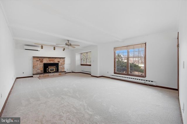 2092 HAWTHORNE LN, Hatfield, PA 19440