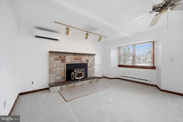 2092 HAWTHORNE LN, Hatfield, PA 19440