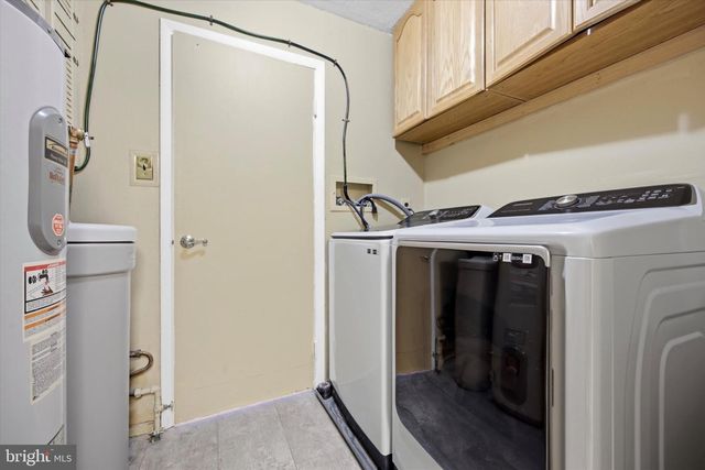 2092 HAWTHORNE LN, Hatfield, PA 19440