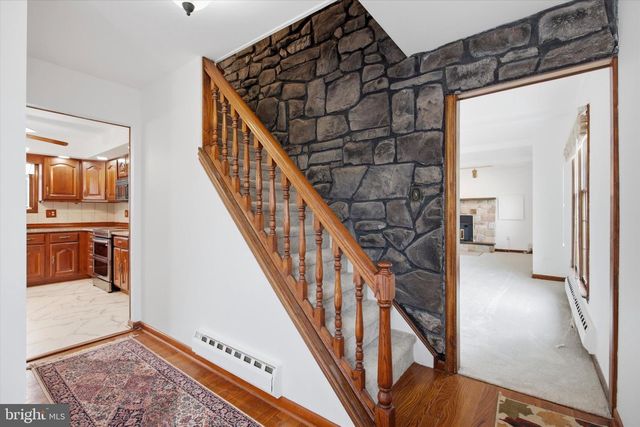 2092 HAWTHORNE LN, Hatfield, PA 19440