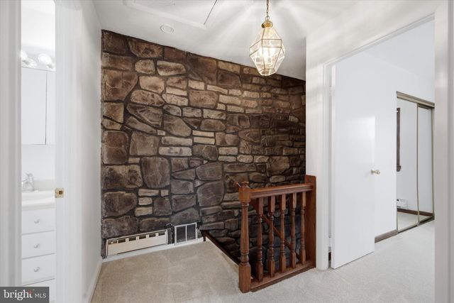 2092 HAWTHORNE LN, Hatfield, PA 19440