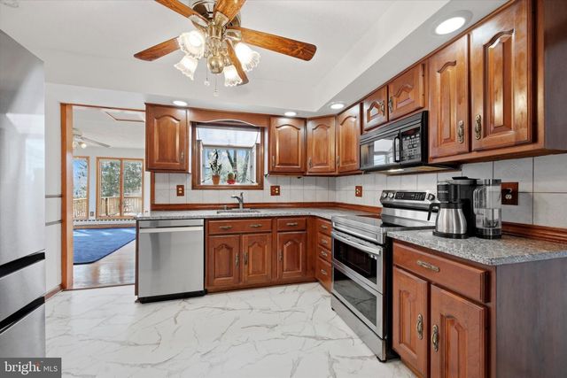 2092 HAWTHORNE LN, Hatfield, PA 19440