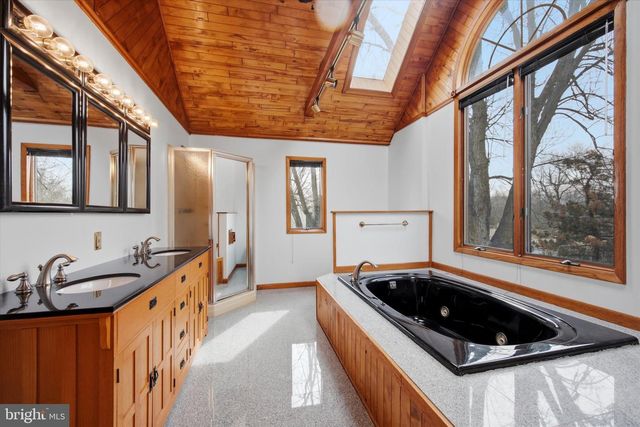 2092 HAWTHORNE LN, Hatfield, PA 19440