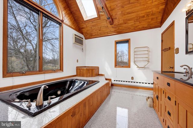 2092 HAWTHORNE LN, Hatfield, PA 19440