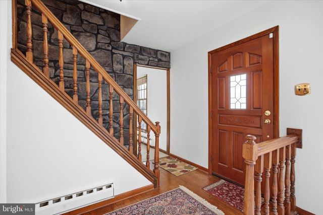 2092 HAWTHORNE LN, Hatfield, PA 19440