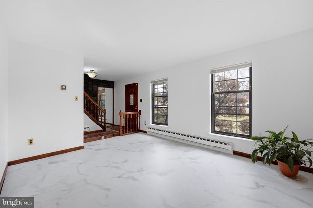 2092 HAWTHORNE LN, Hatfield, PA 19440