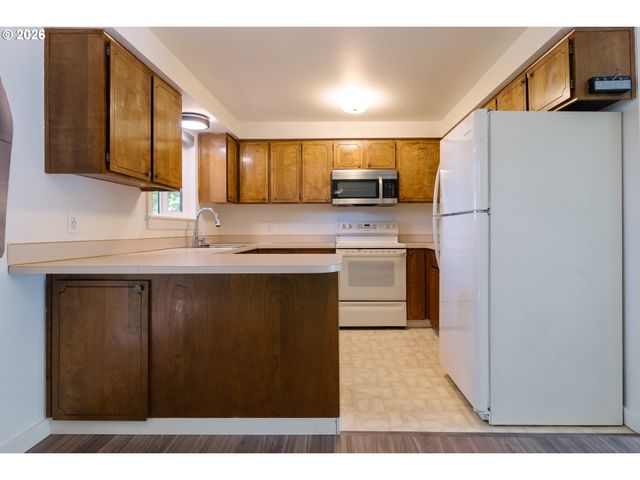 2063 Ne 9TH Pl, Hillsboro, OR 97124