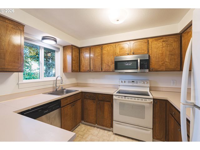 2063 Ne 9TH Pl, Hillsboro, OR 97124