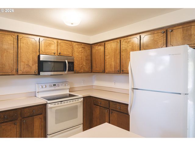 2063 Ne 9TH Pl, Hillsboro, OR 97124