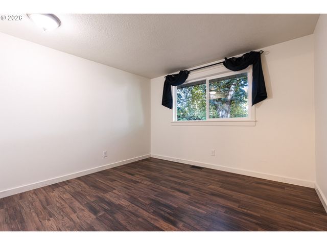 2063 Ne 9TH Pl, Hillsboro, OR 97124