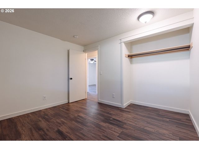 2063 Ne 9TH Pl, Hillsboro, OR 97124
