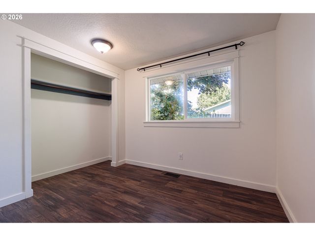 2063 Ne 9TH Pl, Hillsboro, OR 97124